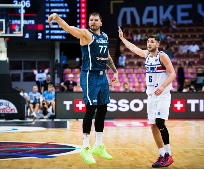 关于东契奇在MAD比赛中败北，晋级下一阶段引发热议！全场沸腾不已的信息-爱游戏服务